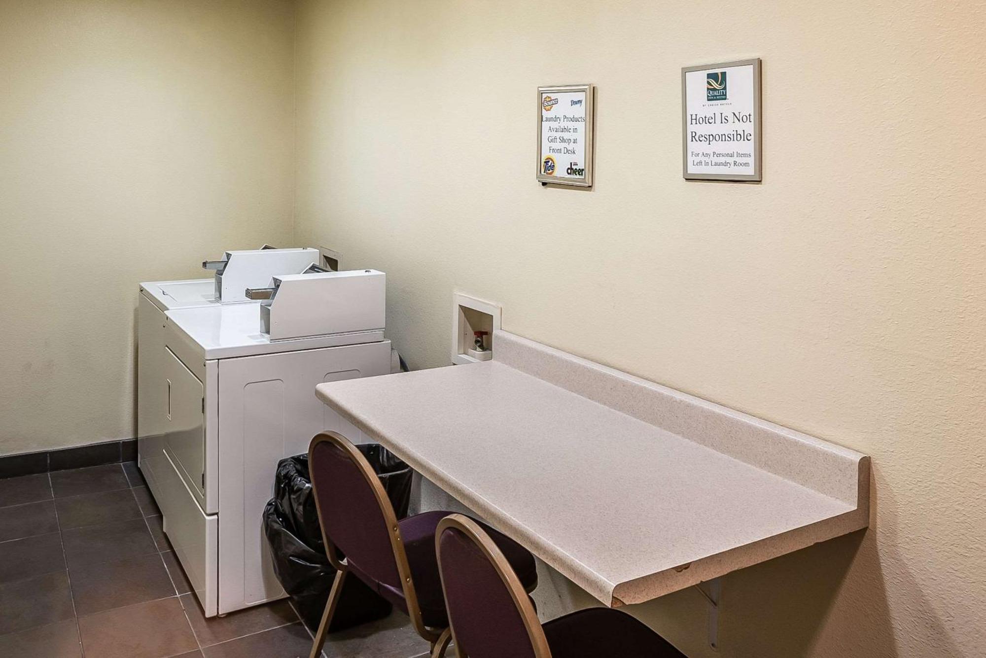 Quality Inn & Suites Hannibal Bagian luar foto