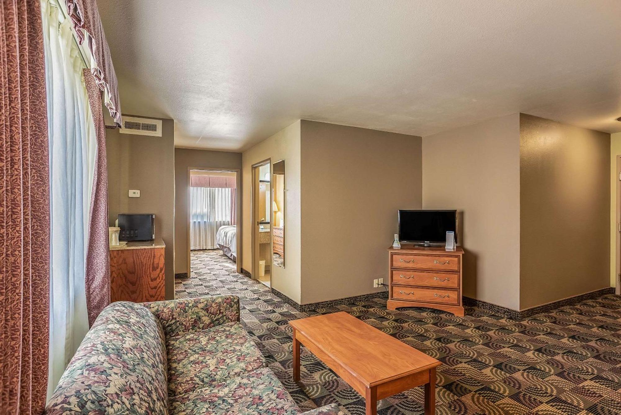 Quality Inn & Suites Hannibal Bagian luar foto