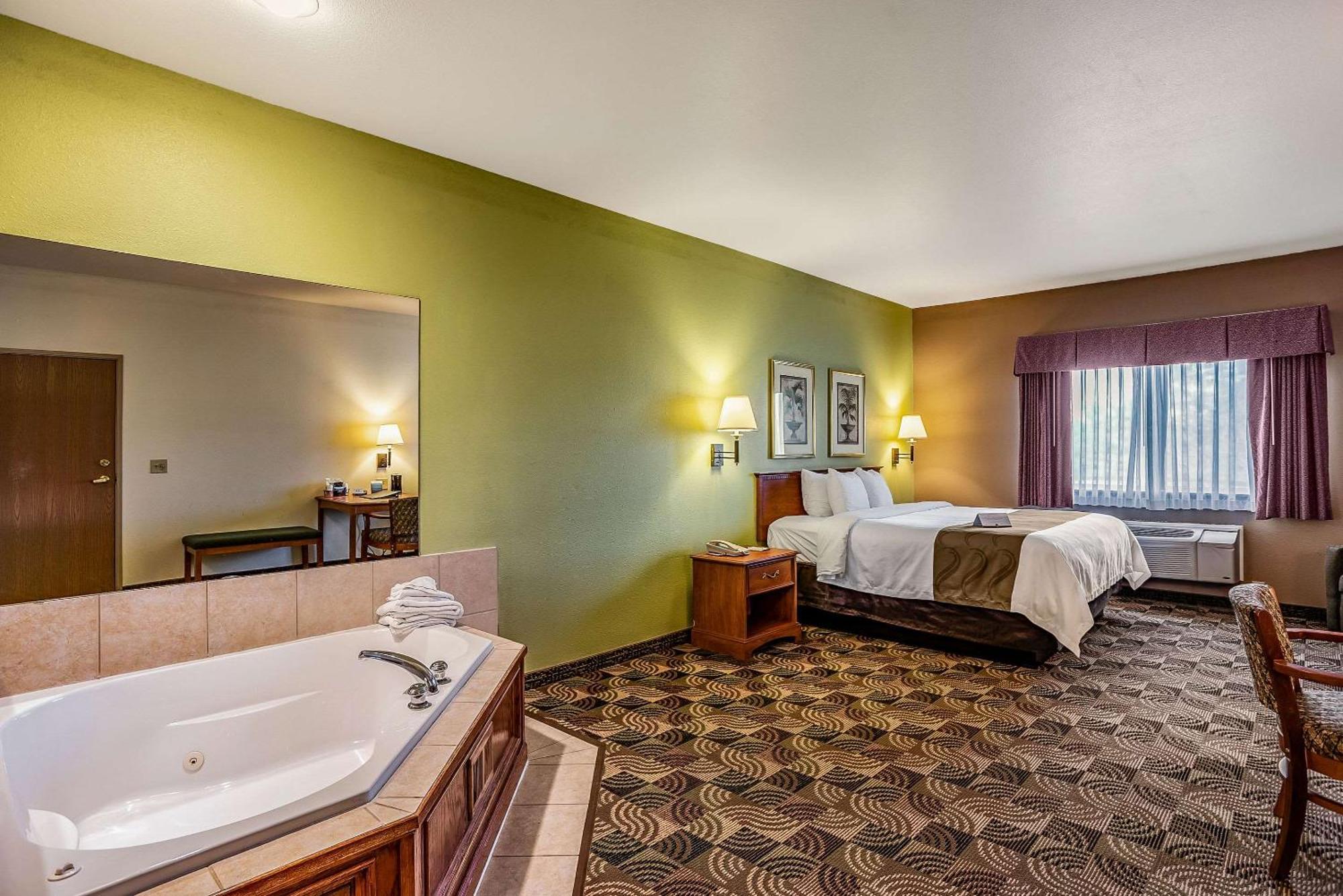 Quality Inn & Suites Hannibal Bagian luar foto